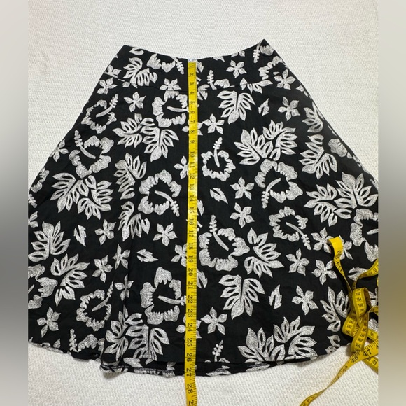 Lafayette 148 New York Size 8 Black Linen White Floral Embroidered A-Line Skirt - Picture 8 of 10